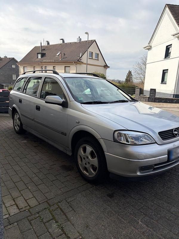 Second-hand Opel Astra 101 CP (74 kW) 2000 Argintiu Break