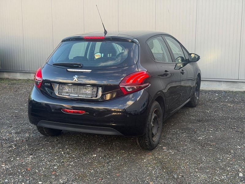 Gebraucht Peugeot 208 Active 82 PS (60 kW) 2016 Schwarz Kleinwagen