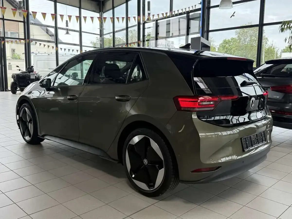 Neu VW ID.3 Pro 125 kW (170 PS) 2026 Dark olivine green metallic Kleinwagen