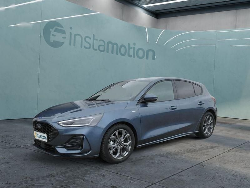 Blau Gebraucht 2024 Ford Focus Limousine | 26.399 € (Fairer Preis) - Bild 1/4