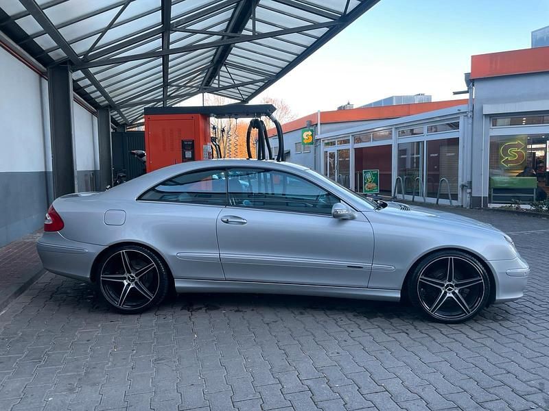 Gebraucht Mercedes CLK320 218 PS (160 kW) 2002 Silber Coupé