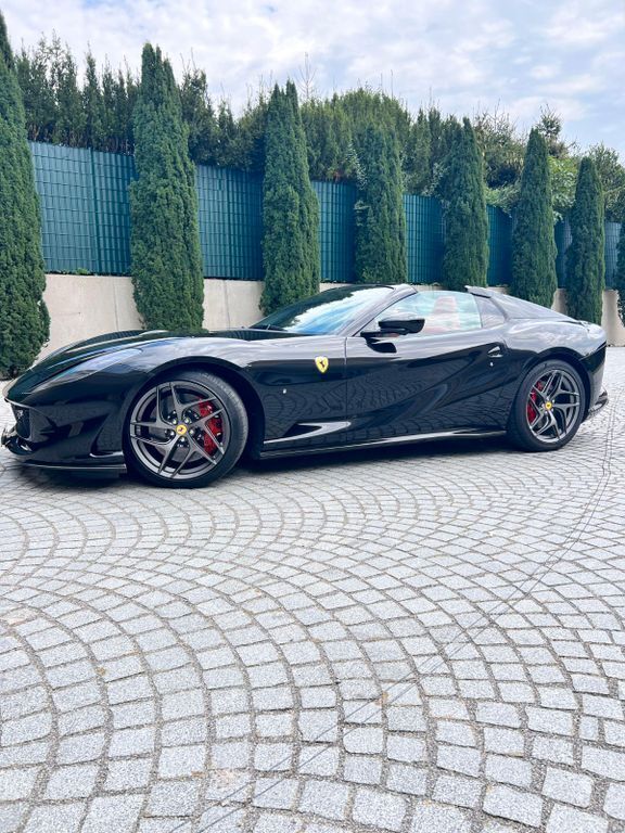 Schwarz Gebraucht 2022 Ferrari 812 Cabrio | 470.000 € (Fairer Preis) - Bild 1/4
