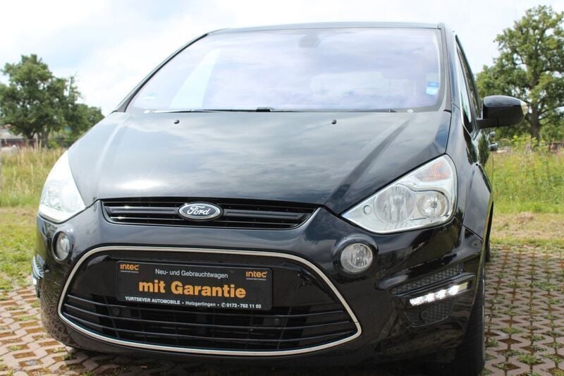 Gebraucht Ford S-MAX Titanium 140 PS (102 kW) 2014 Schwarz Van / Kleinbus