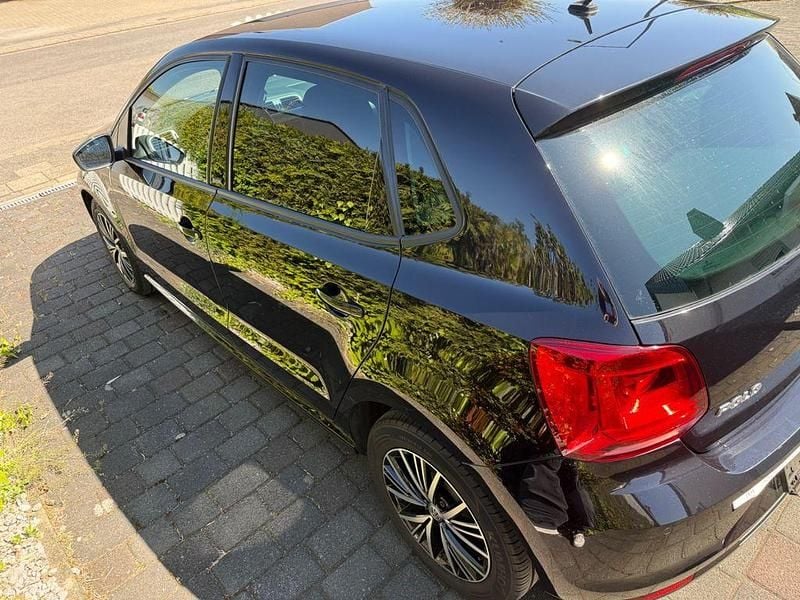 Gebraucht VW Polo Allstar 75 PS (55 kW) 2017 Schwarz Limousine