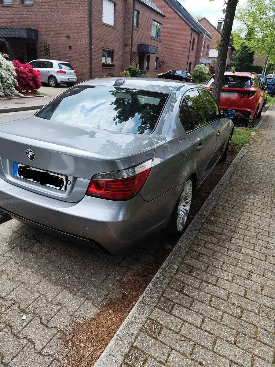 Gebraucht BMW 523 Performance 190 PS (139 kW) 2008 Grau Limousine
