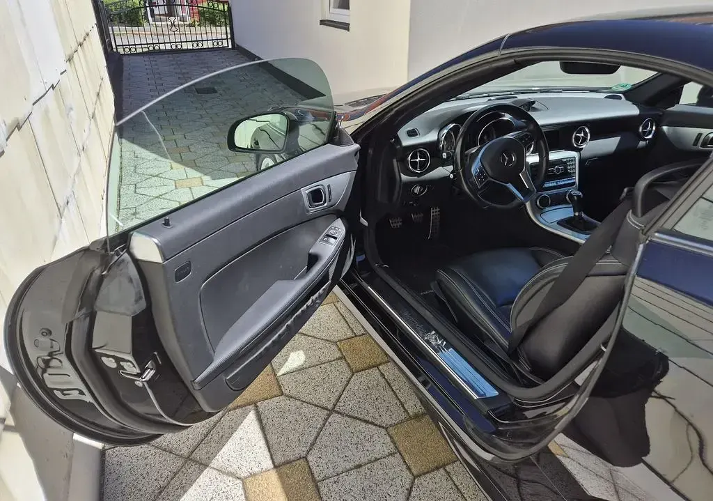 Gebraucht Mercedes SLK200 AMG line 184 PS (135 kW) 2015 Schwarz Cabrio