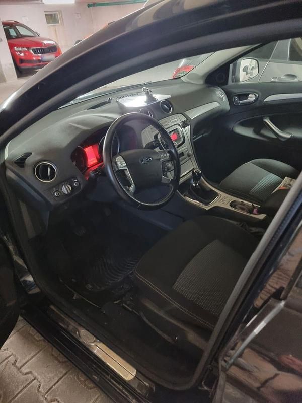 Gebraucht Ford Mondeo 140 PS (102 kW) 2010 Schwarz Kombi