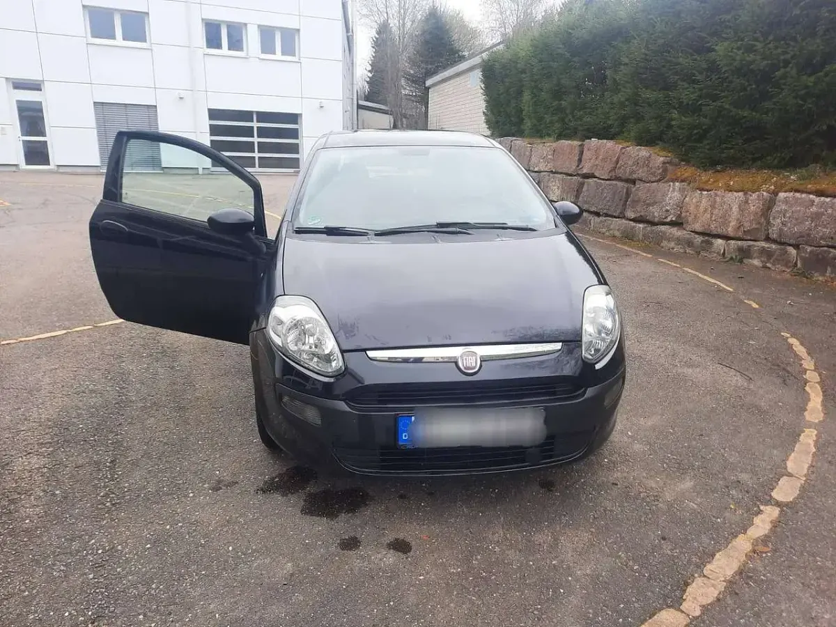 Gebraucht Fiat Grande Punto 77 PS (56 kW) 2011 Schwarz Kleinwagen