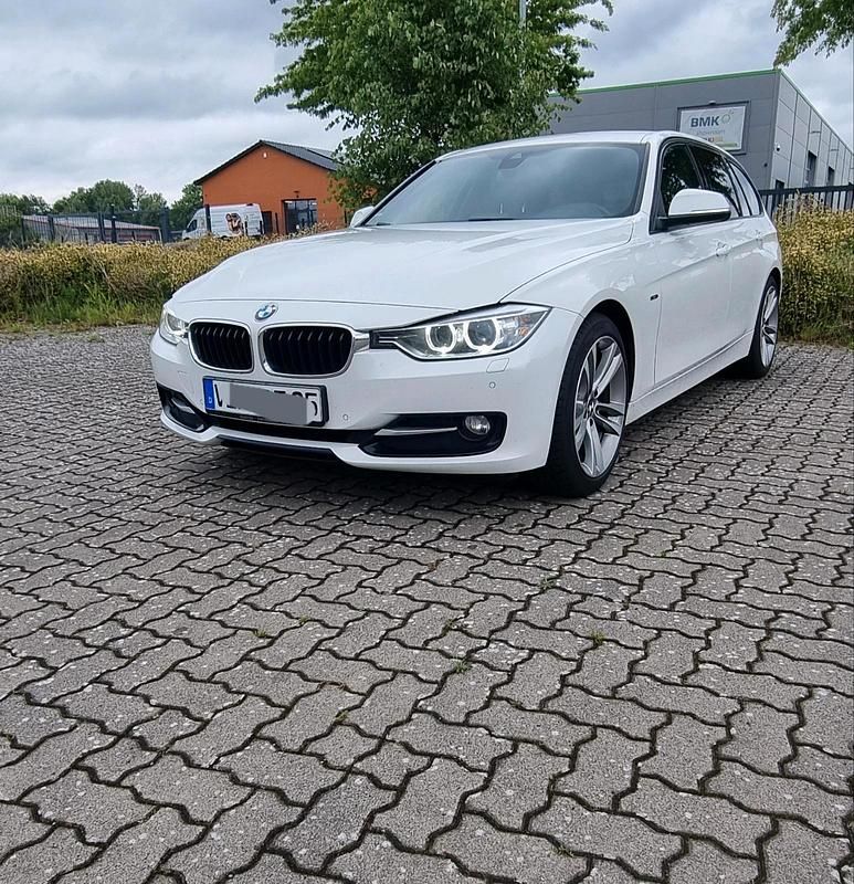 Weiß Gebraucht 2015 BMW 318 Sport Line Kombi | 9.000 € (Guter Preis) - Bild 1/4