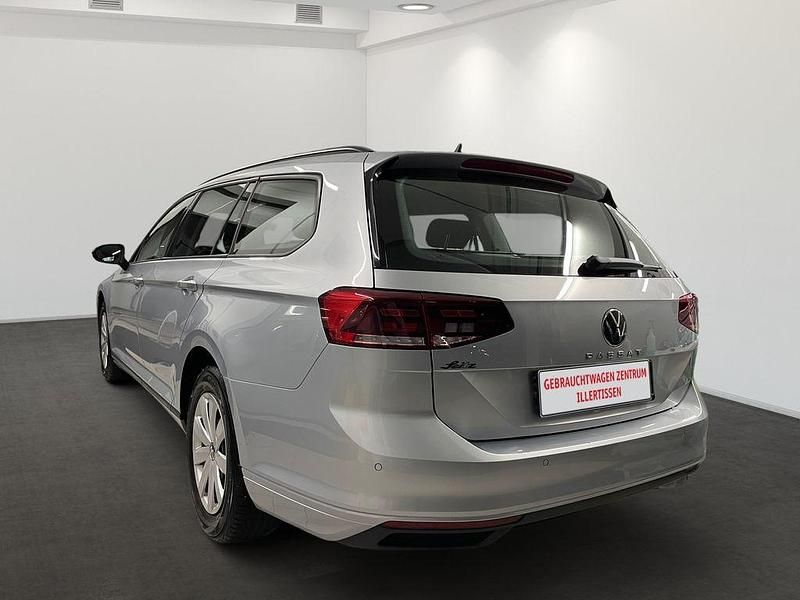 Gebraucht VW Passat 150 PS (110 kW) 2022 Silber Kombi