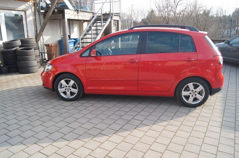 Rot Gebraucht 2008 VW Golf Plus Cross United Van / Kleinbus | 4.950 € (Fairer Preis) - Bild 1/4
