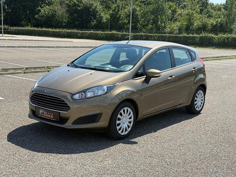 Braun Gebraucht 2015 Ford Fiesta Trend Kleinwagen | 8.999 € (Fairer Preis) - Bild 1/4