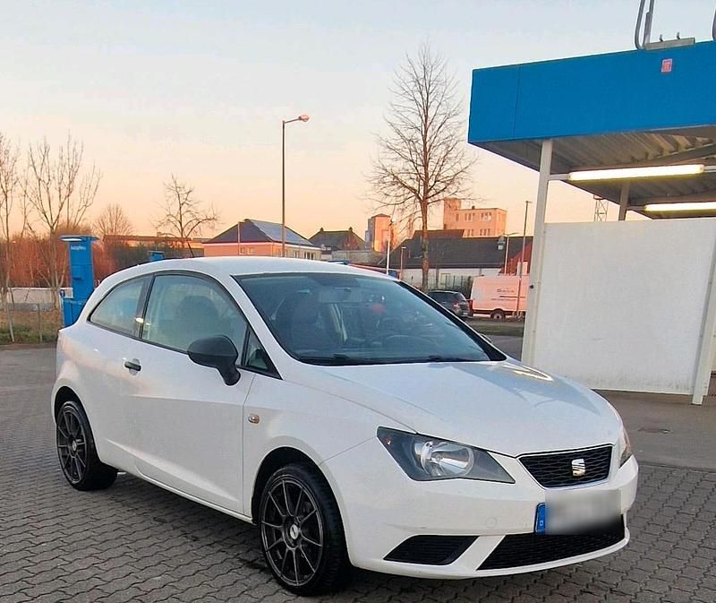 Weiß Gebraucht 2014 Seat Ibiza Kleinwagen | 2.000 € (Superpreis) - Bild 1/4