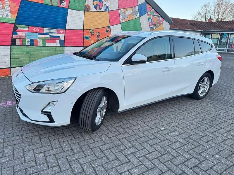 Gebraucht Ford Focus Titanium 120 PS (88 kW) 2019 Weiß Kombi