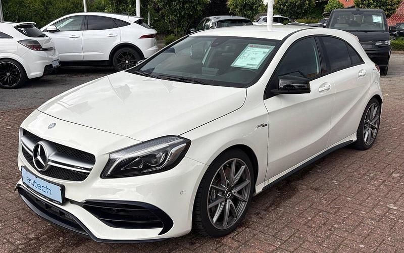 Weiß Gebraucht 2016 Mercedes A45 AMG AMG Limousine | 31.390 € (Fairer Preis) - Bild 1/4