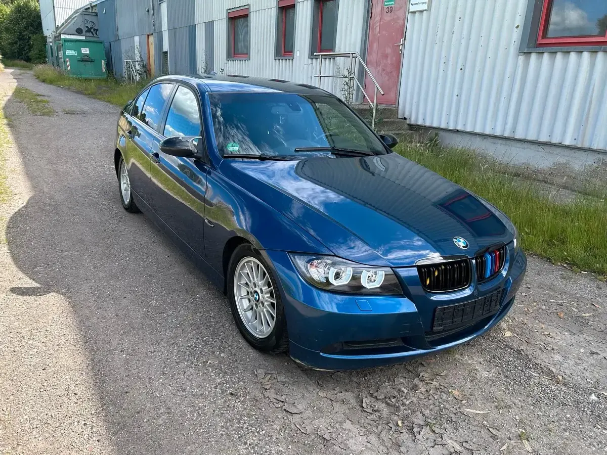Gebraucht BMW 318 130 PS (95 kW) 2006 Blau Limousine
