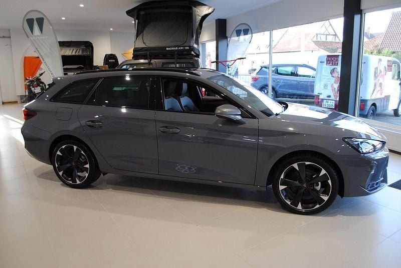 Neu Cupra Leon 150 PS (110 kW) 2025 Grau Limousine