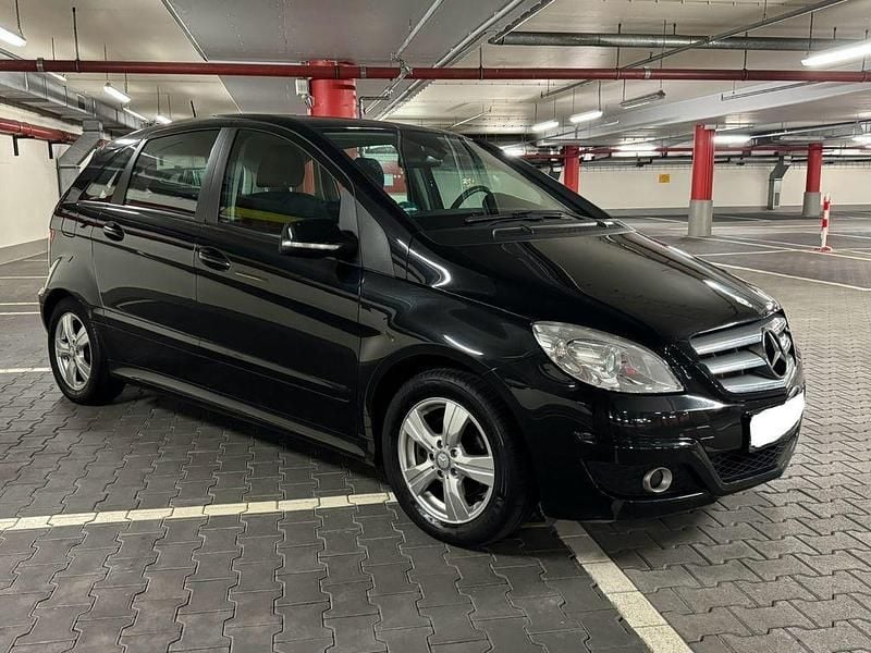 Schwarz Gebraucht 2011 Mercedes B180 Sport Van / Kleinbus | 4.400 € (Guter Preis) - Bild 1/4