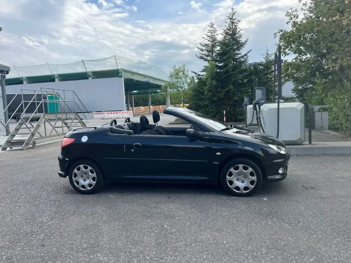 Gebraucht Peugeot 206 CC 109 PS (80 kW) 2005 Schwarz Cabrio