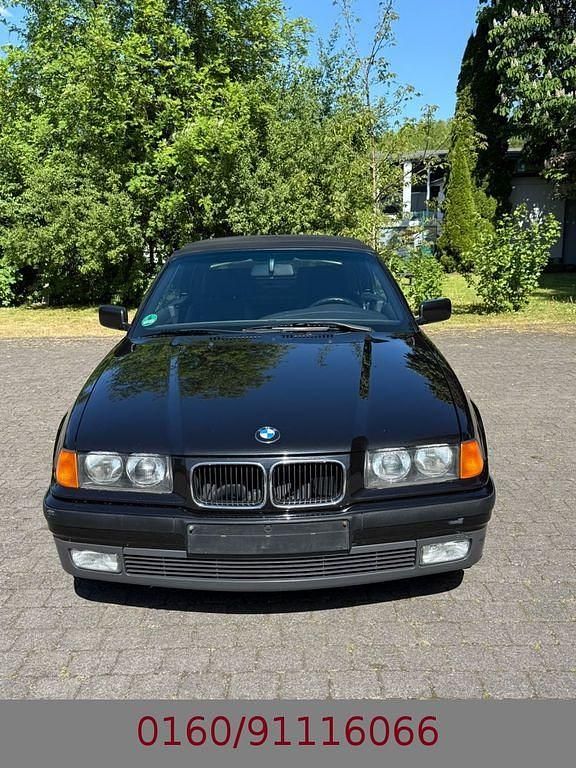 Schwarz Gebraucht 1995 BMW 318 Cabriolet Sport Line Cabrio | 8.900 € - Bild 1/4