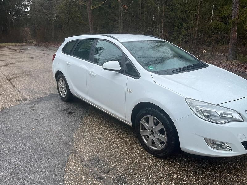 Gebraucht Opel Astra 125 PS (91 kW) 2011 Weiß Kombi