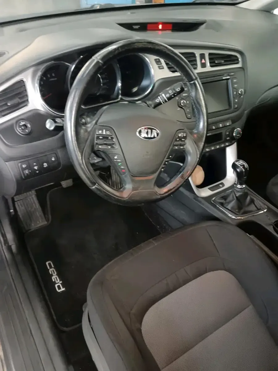 Occasion Kia Ceed 128 ch (94 kW) 2015 Gris Citadine