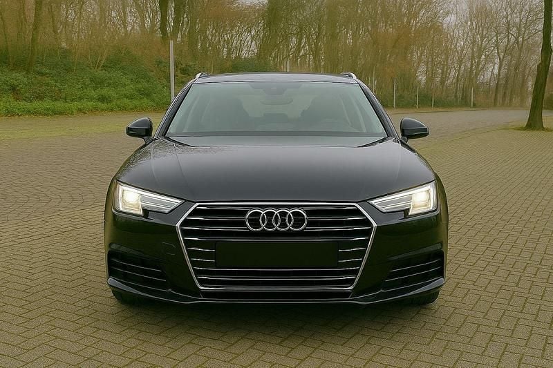 Gebraucht Audi A4 Ambiente 190 PS (139 kW) 2018 Schwarz Kombi