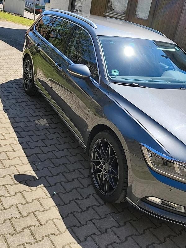 Second-hand VW Passat Highline 190 CP (139 kW) 2017 Gri Break