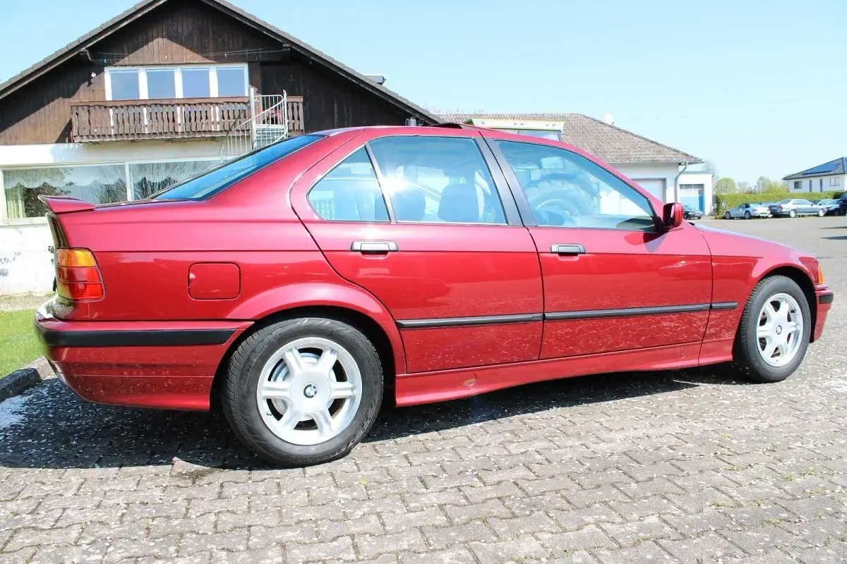 Gebraucht BMW 316 100 PS (73 kW) 1993 Rot Limousine