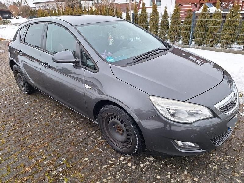 Gebraucht Opel Astra S 101 PS (74 kW) 2012 Grau Limousine
