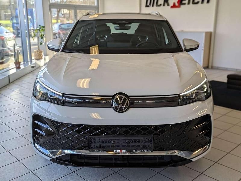 Weiß Gebraucht 2024 VW Tiguan R-line SUV | 46.980 € (Superpreis) - Bild 1/3