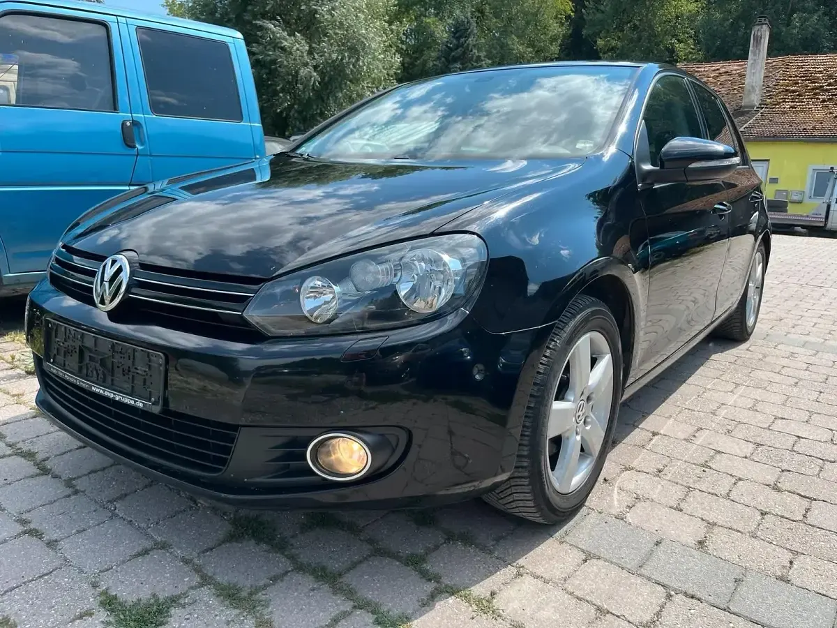 Gebraucht VW Golf VI Team 105 PS (77 kW) 2010 Schwarz Kleinwagen