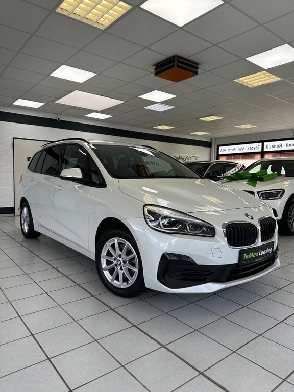 Weiß Gebraucht 2022 BMW 216 Gran Tourer Sport Line Van / Kleinbus | 19.999 € (Teuer) - Bild 1/4