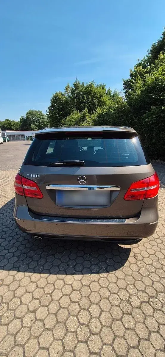 Gebraucht Mercedes B180 122 PS (89 kW) 2012 Grau Kleinwagen