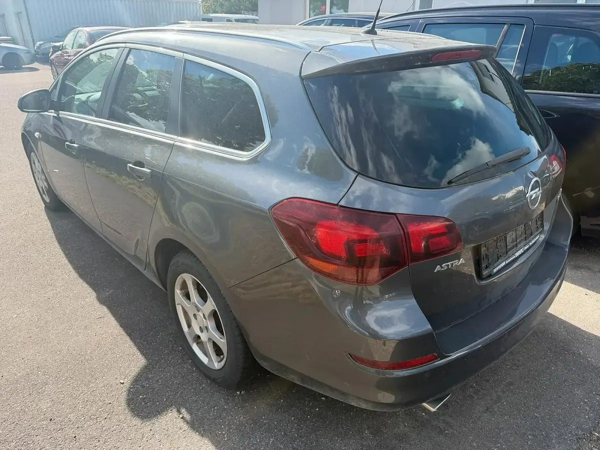 Gebraucht Opel Astra 140 PS (102 kW) 2011 Braun Kombi