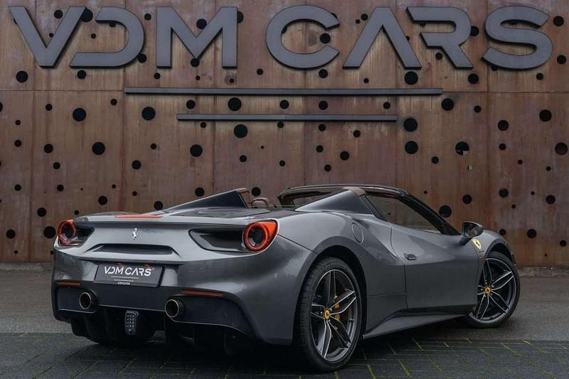 Gebraucht Ferrari 488 672 PS (494 kW) 2016 Grigio ferro metallico Cabrio