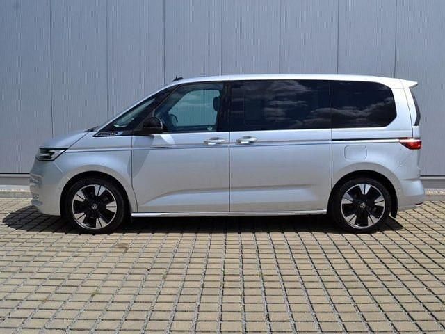 Gebraucht VW Multivan Style 150 PS (110 kW) 2023 Silber Van