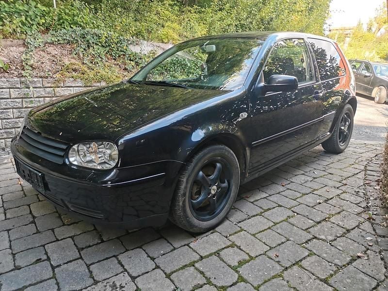 Schwarz Gebraucht 2001 VW Golf IV Kleinwagen | 1.500 € (Fairer Preis) - Bild 1/4