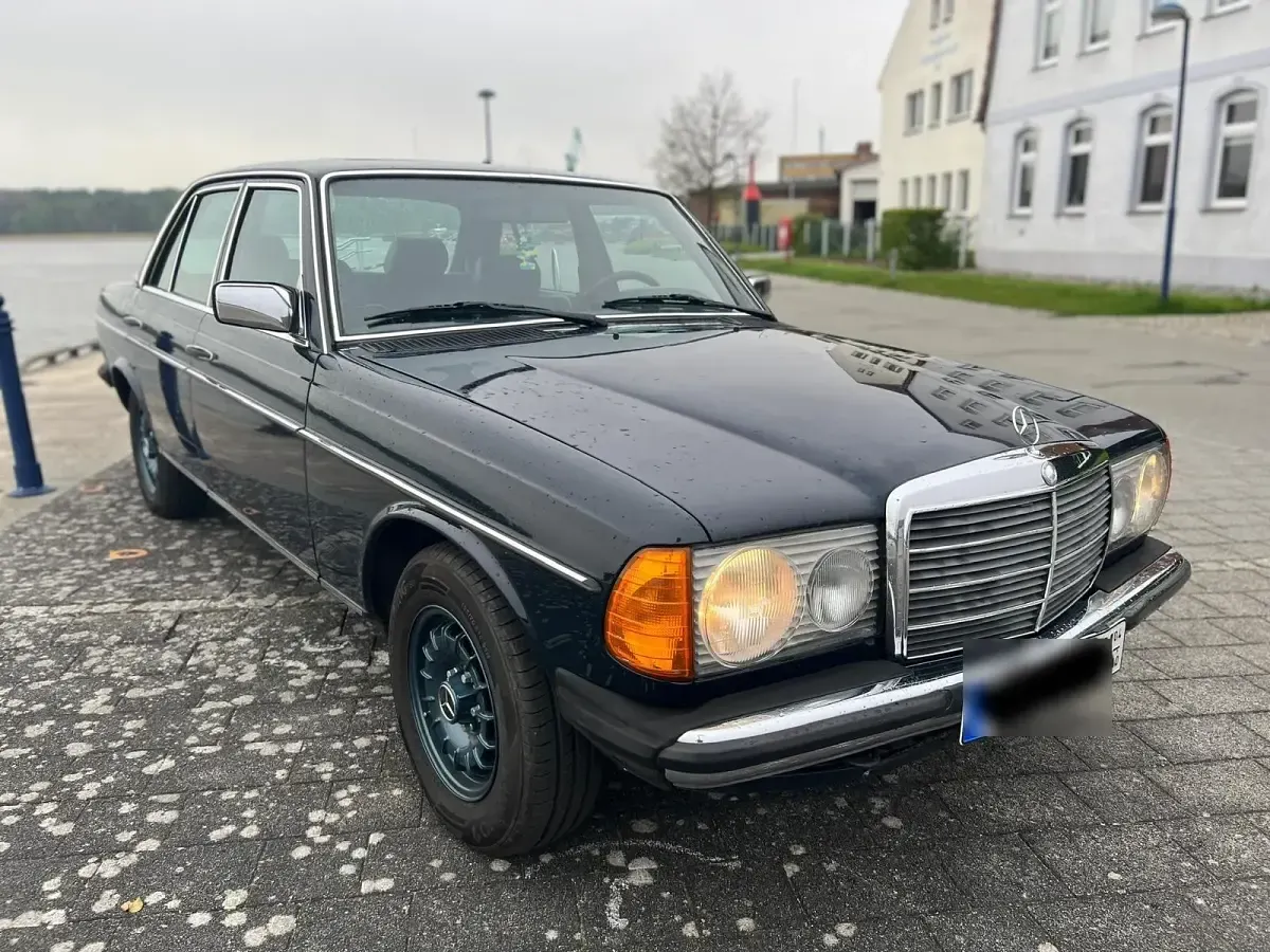 Gebraucht Mercedes 200 60 PS (44 kW) 1982 Blau Limousine