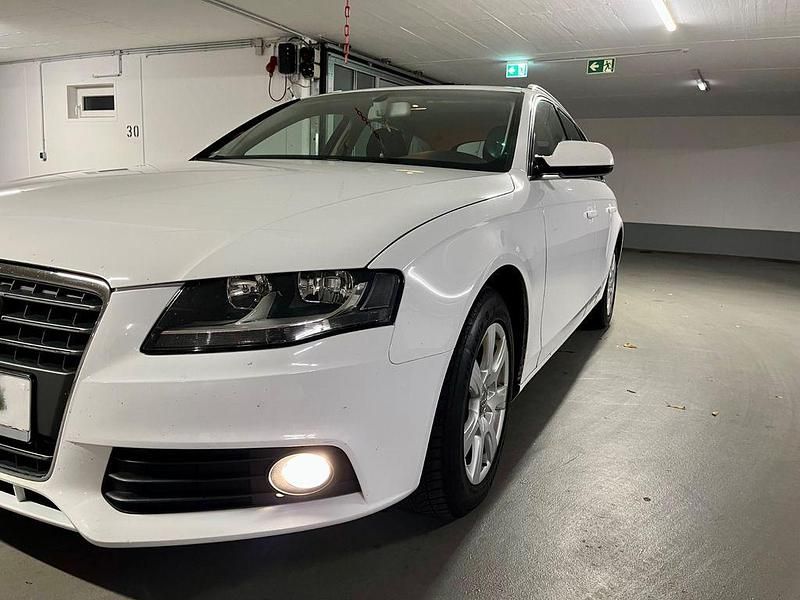 Weiß Gebraucht 2011 Audi A4 Sport Kombi | 10.500 € (Fairer Preis) - Bild 1/4