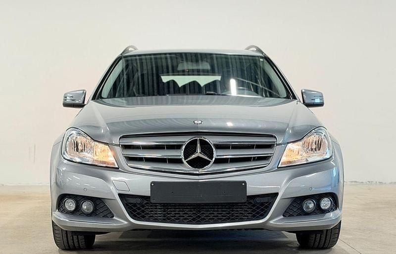 Gebraucht Mercedes C200 136 PS (100 kW) 2013 Silber Limousine