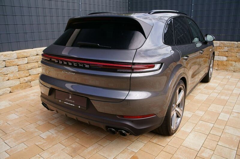 Grau Gebraucht 2024 Porsche Cayenne SUV | 99.890 € - Bild 1/4