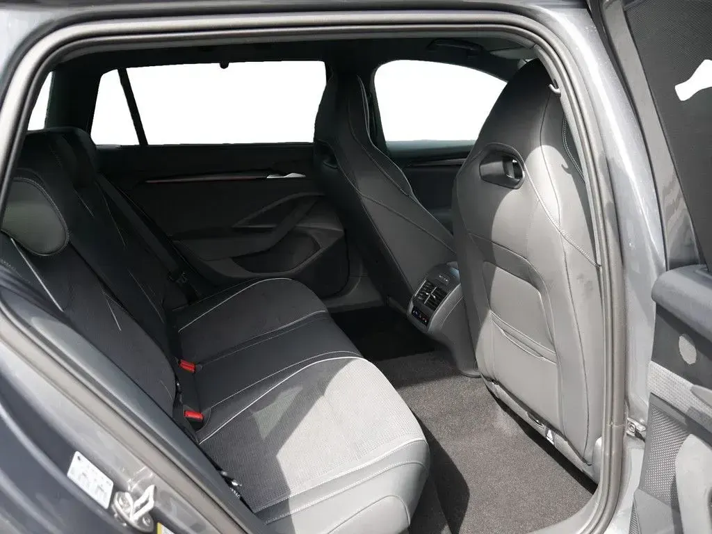 Neu Skoda Superb SportLine 204 PS (150 kW) 2026 Grau Limousine