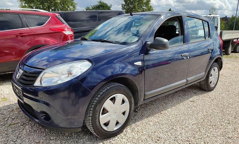 Blau Gebraucht 2010 Dacia Sandero Ambiance Limousine | 2.500 € (Etwas zu teuer) - Bild 1/4