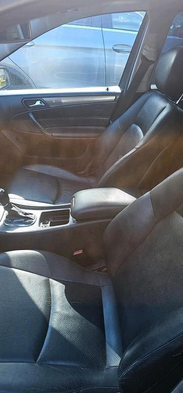 Gebraucht Mercedes C320 214 PS (157 kW) 2001 Violet Limousine