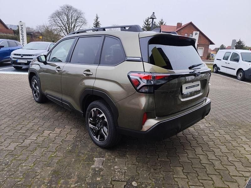 Neu Subaru Forester Exclusive+ 136 PS (100 kW) 2025 Grün SUV