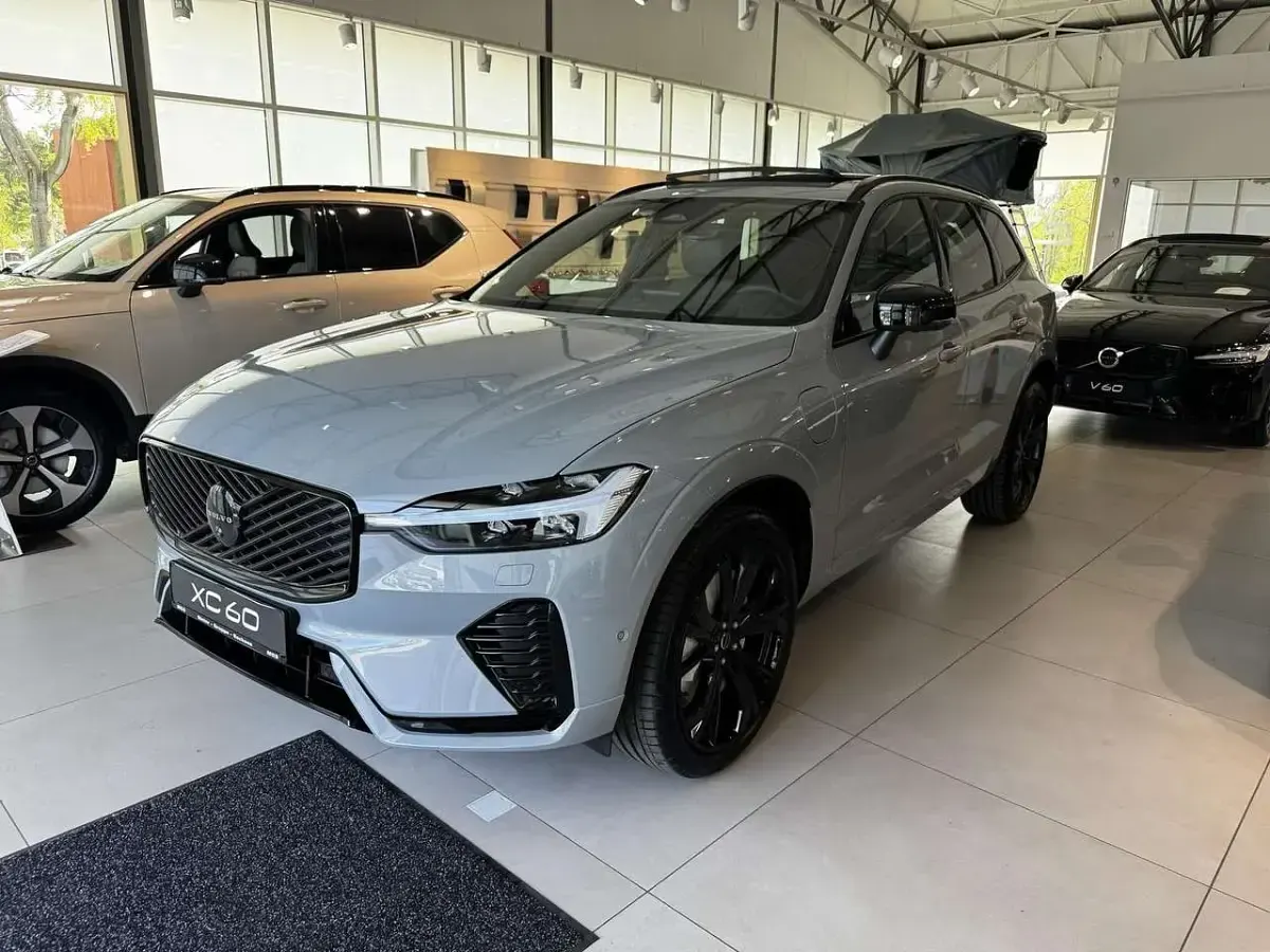 Neu Volvo XC60 Ultra 310 PS (228 kW) 2026 Vapour grey / metallic SUV
