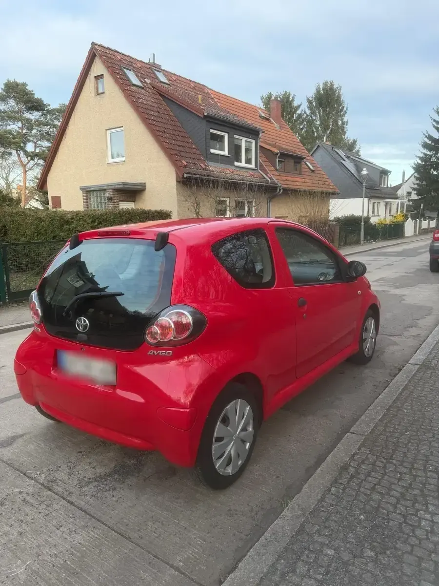 Gebraucht Toyota Aygo 68 PS (50 kW) 2009 Rot Kleinwagen