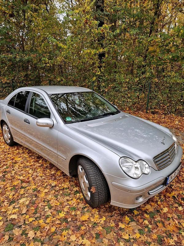 Silber Gebraucht 2006 Mercedes C220 Limousine | 6.790 € - Bild 1/4