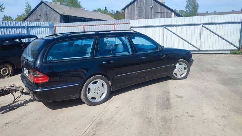 Gebraucht Mercedes E430 Avantgarde 279 PS (205 kW) 2001 Schwarz Limousine